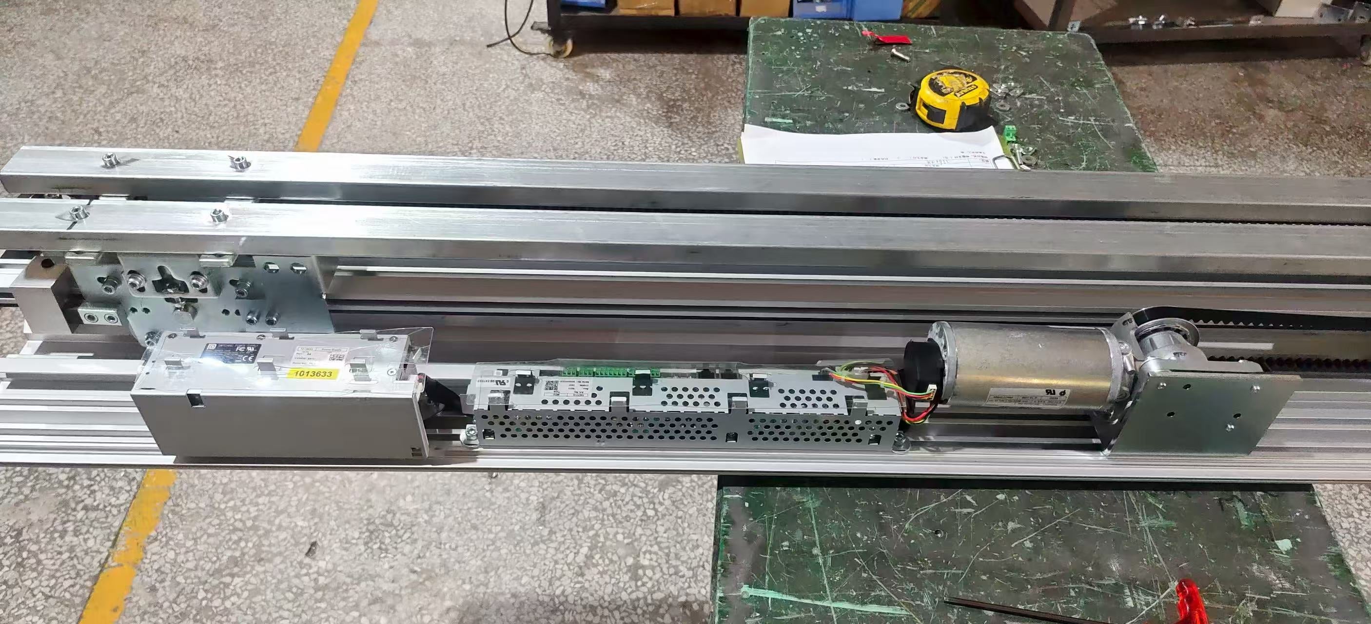 Main drive assembly of the OEM telescopic sliding door